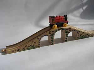 WOODEN BRIDGE for Wooden Train Track & Engines Set ( Fits Brio Thomas) NEW BOXED - Picture 1 of 2