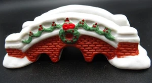 04 Lemax Accessories Village Ladrillo Nievado Puente Pie Porcelana 4 in de largo - Imagen 1 de 4