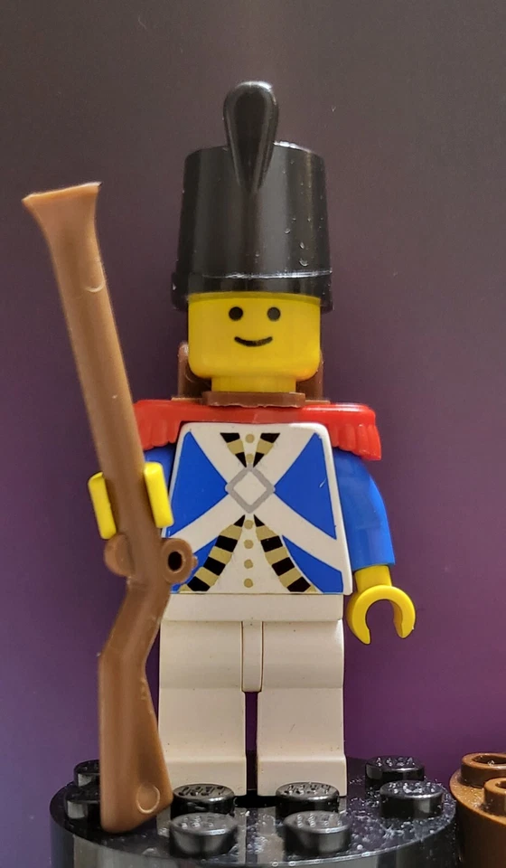 Minifigura LEGO Vintage Piratas Abrigos Azules Soldado Foto 1 de 1