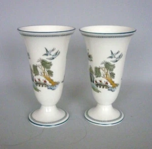 2 x Wedgwood Chinese Legend Miniature Vase Pair. 10 cms tall. Great Condition. - Picture 1 of 11