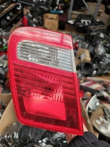 SAAB 9-3 93 9 3 10/02-10/07 SEDAN BOOTLID TAIL LIGHT REAR GARNISH LEFT HAND LHR - Picture 1 of 5