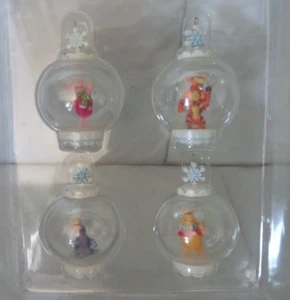 2007 Hallmark / Disney - Winnie Pooh - Catching Snowflakes - Mini Ornaments - Picture 1 of 1