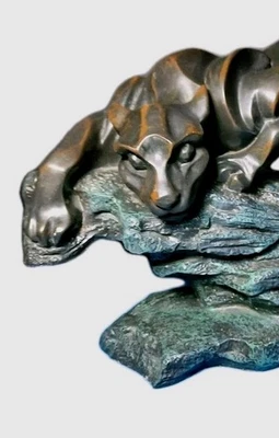 Estatua de escultura de acecho de caza de pantera estatuilla de jaguar negro y bronce Foto 1 de 4