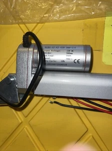 LINEARANTRIEB LA16 HUB 300MM, DREHZAHL 9MM/S, 12VDC, LASTKAPPE 900(225LBN) - Bild 1 von 5