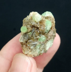 Tsavorit Granat aus Belutschistan Pakistan. - Bild 1 von 7