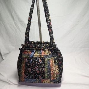 Vintage HANDARBEIT gesteppte Tasche Handtasche Holzgestell Doppelhenkel - Bild 1 von 8