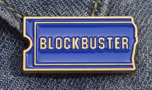Blockbuster Video pin - movie rentals vhs tapes dvd - FREE SHIPPING !!!! - Foto 1 di 2