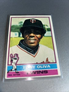 1976 Topps #35 Tony Oliva (HOF) - Minnesota Twins - Imagen 1 de 2