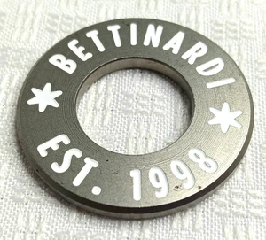Bettinardi Est. Marcador de pelota de golf 1998 solo para uso de emergencia salvavidas (usado) - Imagen 1 de 2