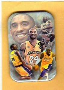 KOBE BRYENT KÜHLSCHRANKMAGNET MIT ABGERUNDETER ECKE - Bild 1 von 2