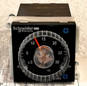 Schneider Electric - # RE48ATM12MW On Timer di ritardo - Foto 1 di 6