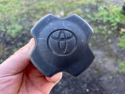 (1) TOYOTA TERCEL COROLLA OEM WHEEL CENTER CAP BLACK PLASTIC 1991-1998 - Image 1 of 3