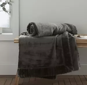 Catherine Lansfield Velvet & Faux Fur Sofa Bed Throw Blanket 150x200cm Charcoal - Picture 1 of 2