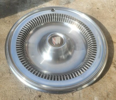 Tampa de roda calota OEM 1973-79 Buick Apollo Century Regal Skylark 14" 01252210 - Imagem 1 de 4