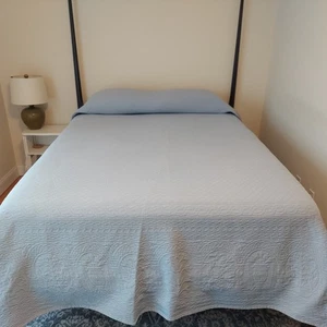 Williamsburg Ellery Homestyles Blue Matelassé Quilt Bedspread Queen/King 128x107 - Picture 1 of 13