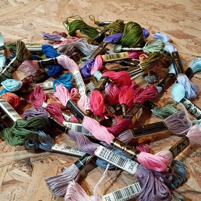 Lot Of (30) Vintage DMC strand linen floss hardanger/needlepoint/cross-stitch 03 - Image 1 of 4