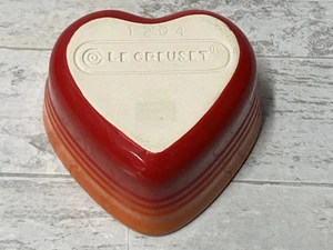 Le Creuset Steingut Herz Auflaufförmchen Flamme Orange 1204 - Bild 1 von 8