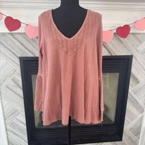 Free People Dusty Pink Glockenärmel Tunika Top mit Ösen Spitzendetail Boho V-Ausschnitt - Bild 1 von 3