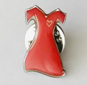 Red Dress Charity Lapel Pin Badge Rare Vintage (L40) - Imagen 1 de 2