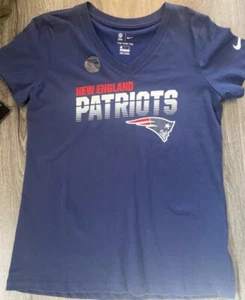 New Nike Tee New England Patriots Team Logo Dri-Fit Shirt Women’s Size Small - Picture 1 of 1