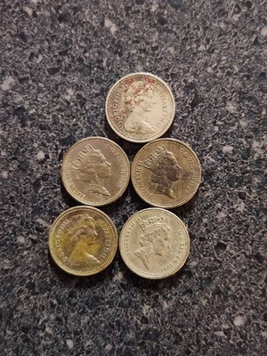 Moneda británica de 1 libra 1983-1997 Reina Isabel II ENVÍO GRATUITO latón níquel Foto 1 de 2