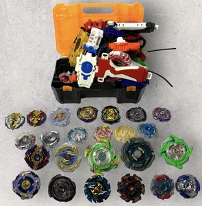 Riesiges Beyblade Burst Set Werfer, Ripcords, Beyblades, Teile & Zubehör - Bild 1 von 5