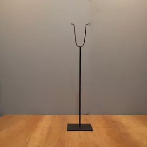 Soporte de exhibición de metal de 24" de alto Y" para máscaras tribales y otros objetos de arte - base de 6x6"" - Imagen 1 de 4