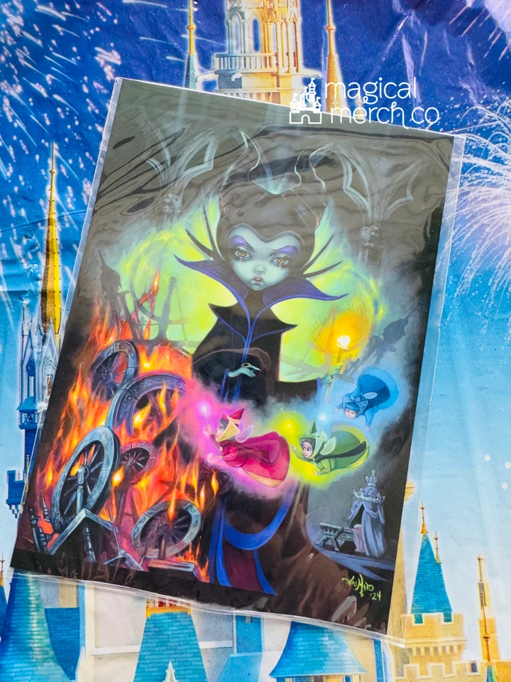 2025 迪士尼茉莉花贝克特-格里菲斯 Maleficent & The Three Fairies明信片 5x7 — 第 1/1 张图片
