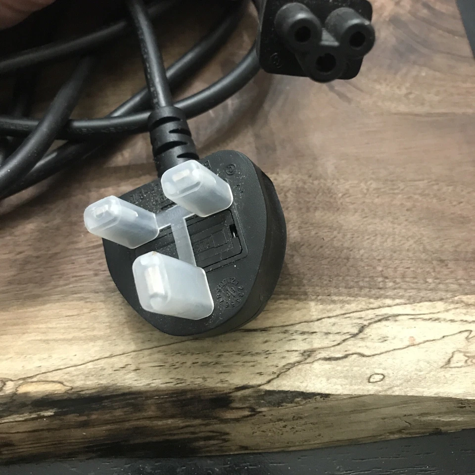 LINETEK Fused White Power Supply BS 1363 Plug, LP-61L, SS145/A, 250V 2.5A - Image 1 of 1