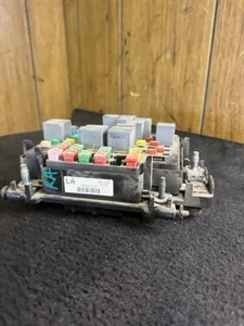 06-07 OEM GM Chev GMC HD Duramax LBZ 6.6L Under Hood Fuse Box 15823513-01 LA - Picture 1 of 5