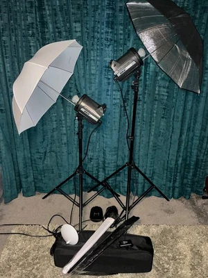 ELINCHROM BRX 250/250 UMBRELLA TO GO KIT - Studio Photography Equipment Lights - Image 1 of 4