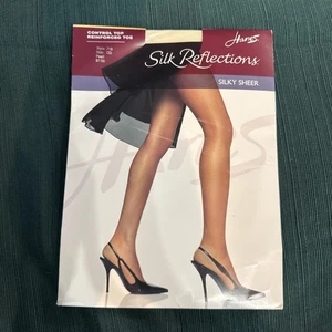 Hanes Silk Reflections Pantyhose Control Top Reinforced Toe Pearl Size CD Pearl. - Picture 1 of 2