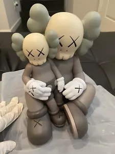 Kaws Holiday Changbai montagna nuovo 100% autentico. Pronto per la spedizione ๐ - Foto 1 di 6