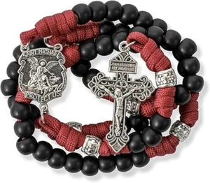 Rosario Paracord Rojo San Miguel Cuentas Negras Cordón Rosario Perdón Cruz - Imagen 1 de 5