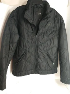 Hurley Herren (Puffer Like) Jacke schwarz LG Reißverschluss, Reißverschluss vorne und Innentaschen - Bild 1 von 12