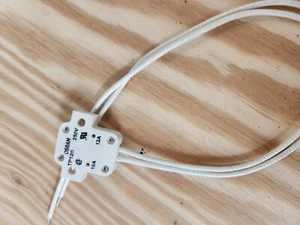 OSRAM Bi-Pin socket TP120 250v - Picture 1 of 4