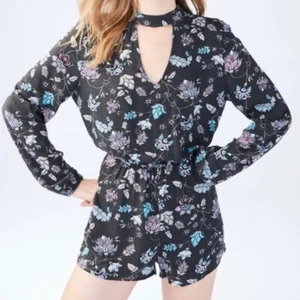 Aeropostale Junior's Size Small Gray Floral Keyhole Long-Sleeve Romper Shorts - Picture 1 of 7