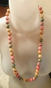 ROC ROUND COLOR WOODEN & WHITE PLASTIC BEADS NECKLACE MADE IN TAIWAN ROC - Picture 1 of 8
