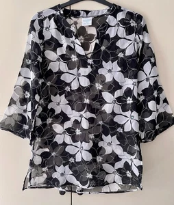 Elegant Black & White Floral Beach Cover-Up - Size 10 - Picture 1 of 6