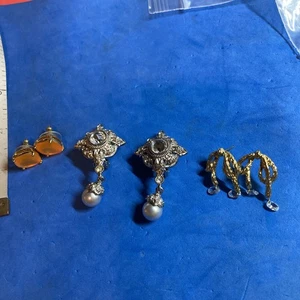 3 Sets Of Earrings B152 - Picture 1 of 5