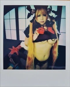 NOBUYOSHI ARAKI * Cosplay*POLAROID ORIGINAL VOM KÜNSTLER SIGNIERT & ZERTIFIZIERT - Picture 1 of 6