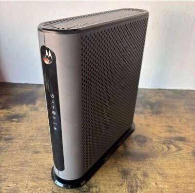 MOTOROLA MG7700 Cable Modem AC1900 Dual Band WiFi Wireless 4 port Gigabit Router - Image 1 of 4