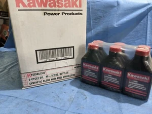 Kawasaki 2 Zyklus Ölkoffer mit 48, 5,2 Unzen Flaschen * OEM * - Bild 1 von 2