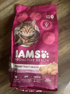 IAMS PROACTIVE HEALTH Adult Urinary Tract Healthy Dry Cat Food with Chicken Cat