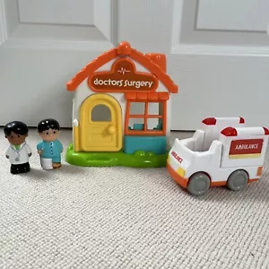ELC Happyland Doctors Surgery Working Sounds - 2 Figures - Ambulance - Picture 1 of 10