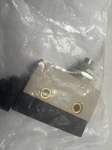 Interruttore di limitazione Omron ZC-Q55 - Foto 1 di 2