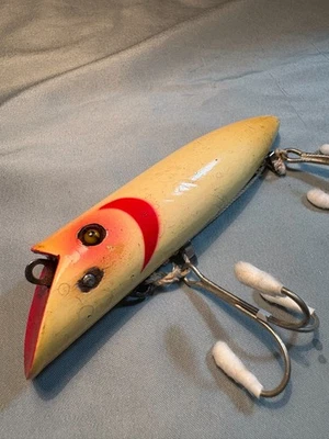 Ganchos extraíbles vintage de madera temprana Heddon King Basser #8560 ojos de vidrio ex. Estado. Foto 1 de 4