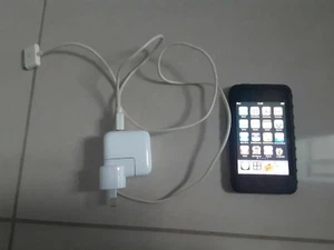 Apple iPod Touch 2nd Generation 8GB Black A1288 Good Cond with charger & cover  - Picture 1 of 1