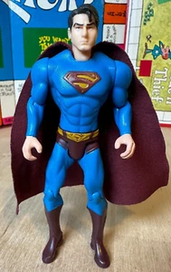 Modellino Superman Returns 5,5" con mantello, 2006 DC Comics - Foto 1 di 5