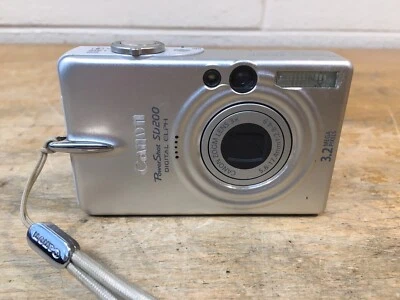 Canon PowerShot SD200 3.2MP Digital Camera  works but NO FLASH - Image 1 of 4
